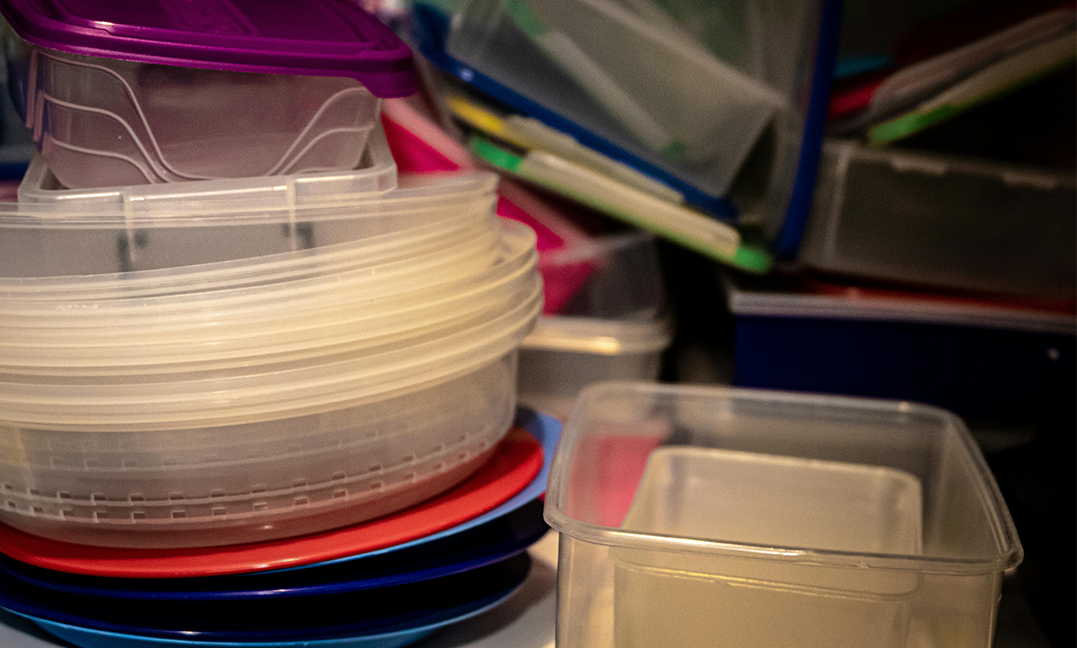 HOW TO SAVE CONTAINERS WITHOUT ACCIDENTALLY THROWING AWAY A GOOD ONE
